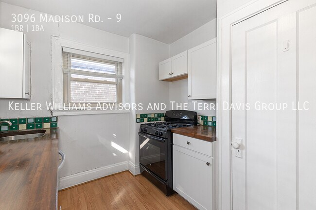 Building Photo - 3096 Madison Rd