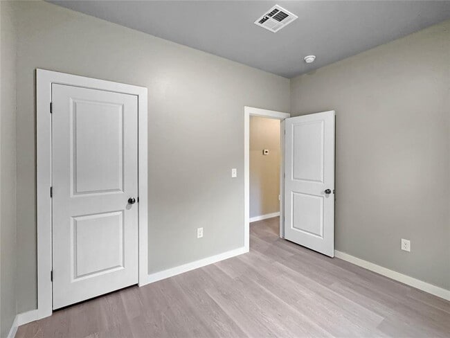 Building Photo - 412 N Bickford Ave