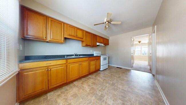 Building Photo - 116-118-118 Grasmere Ave