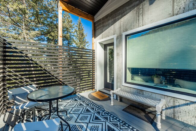 Building Photo - 255 Matterhorn Dr