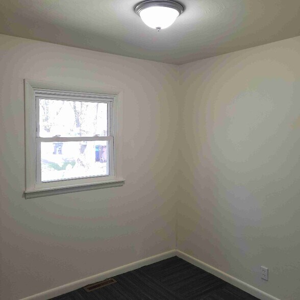 Building Photo - 2050 Reggie Dr