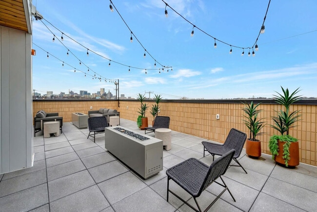 Building Photo - 245 Hermitage Ave