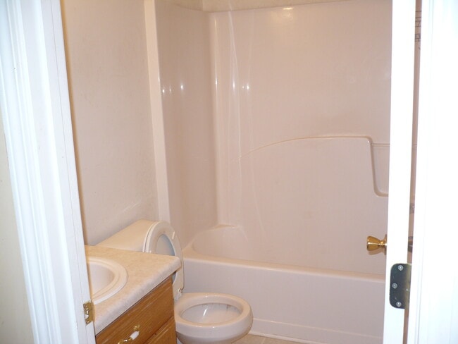 Building Photo - 3035 Fields Dr