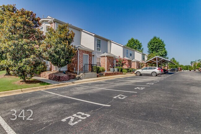 Building Photo - 600 13th St E