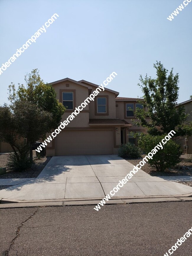 Building Photo - Gorgeous & Large 3 Bedroom, 2.5 Bathroom, ...