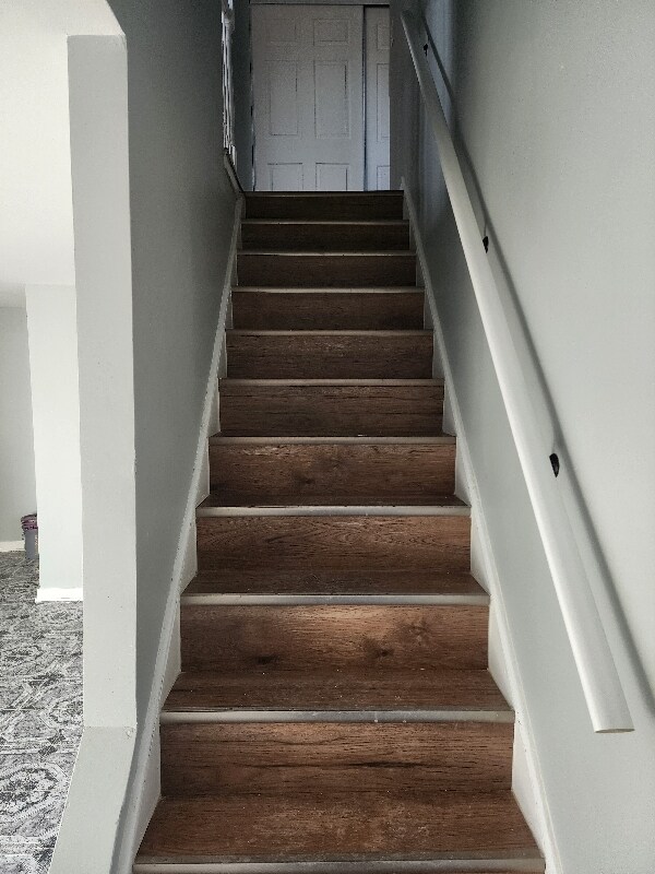 Building Photo - 8929 Robin Dr