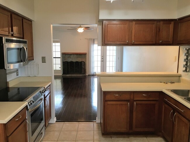 Building Photo - 2924 St Joseph St