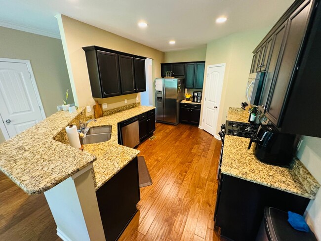 Building Photo - For Lease - 3 Bed, 2 Bath, 2445 sqft Home ...