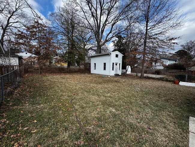 Building Photo - RENOVATED EXPANSIVE 5BD 4BA BRIGHTWOOD HOME