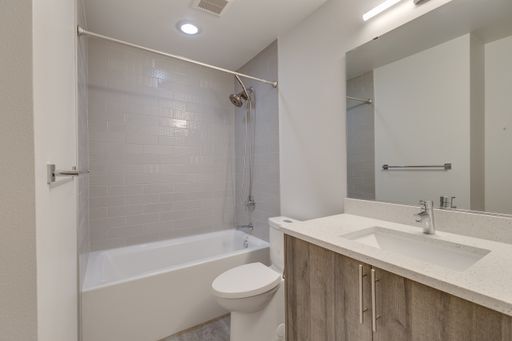 Building Photo - Queen Anne West Townhome with A/C Available Now!