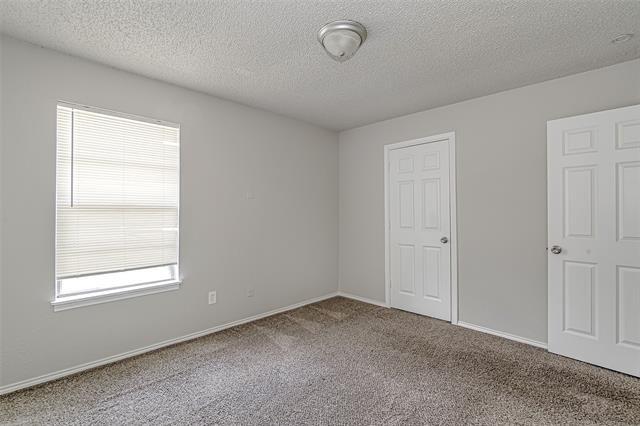 Building Photo - 844 NW Summercrest Blvd