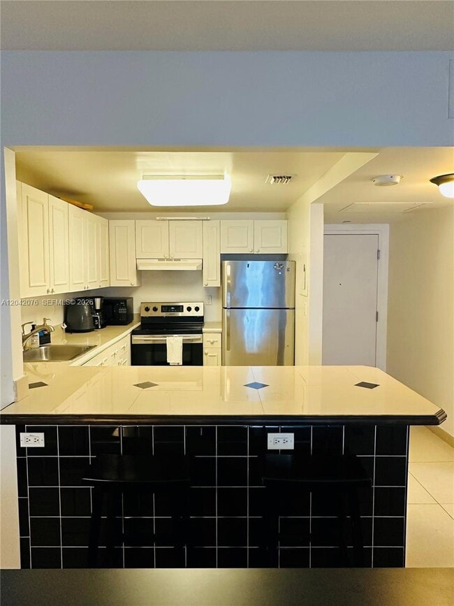 Building Photo - 2301 Collins Ave