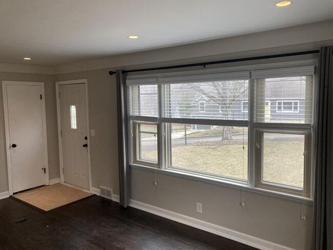 Building Photo - 4846 Birchwood Ln