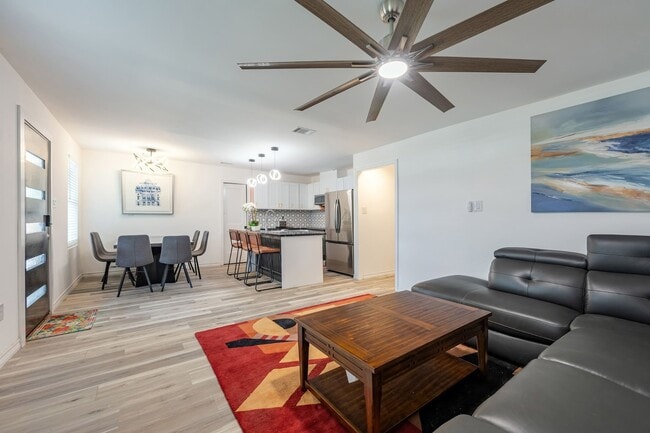 Building Photo - 4805 Southwind St