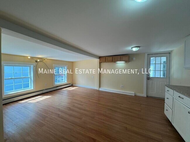 Building Photo - 206 Maine Ave