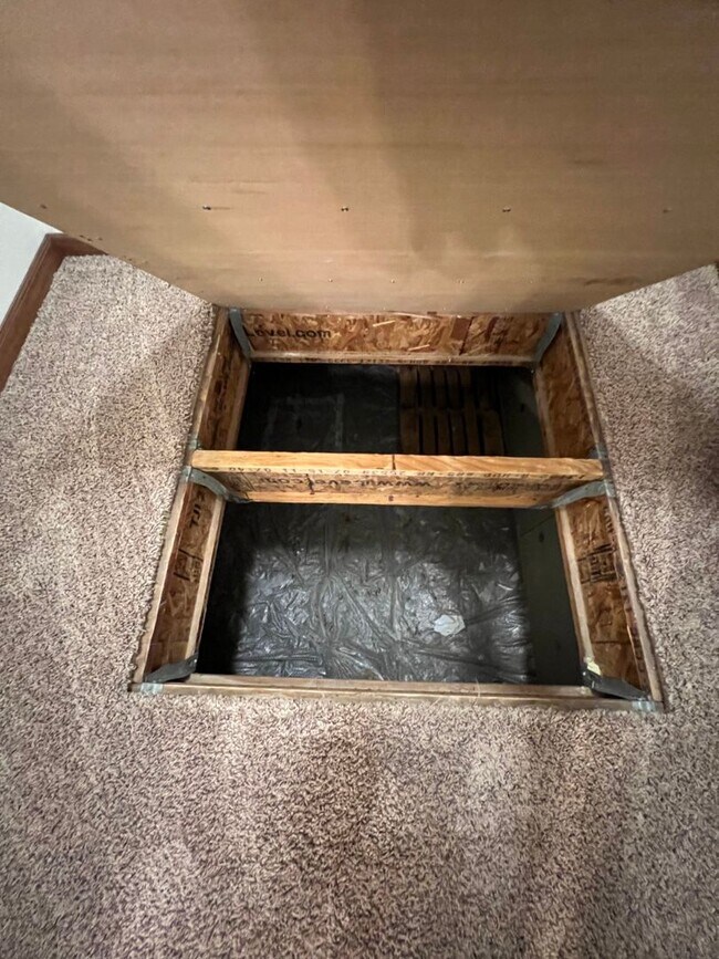 Building Photo - 409 S Broadway Ave