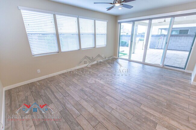 Building Photo - 2095 S Saguaro Dr