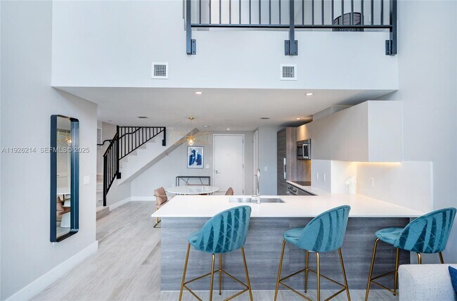 Building Photo - 121 NE 34th St