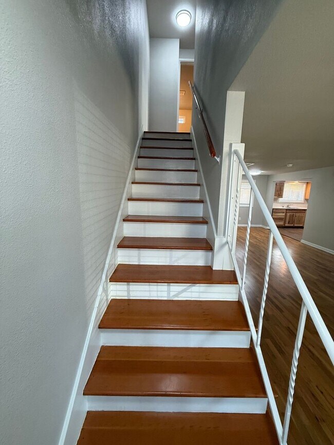 Building Photo - 1330-1334 SW 8th Ave Triplex/crema102-626