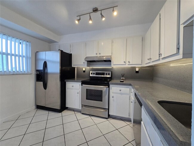 Building Photo - 7440 Harding Ave
