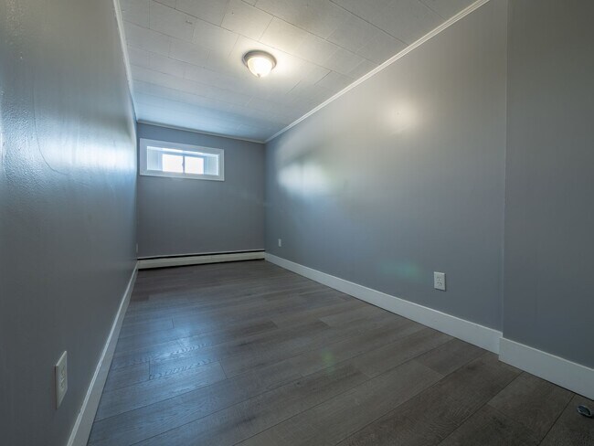 Building Photo - Charming 3-Bedroom Apartment in Midtown Ki...