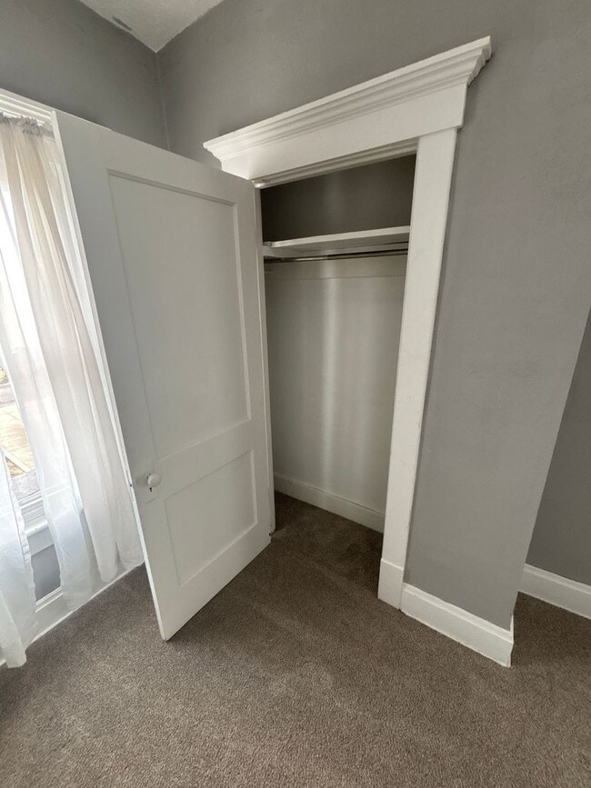 Building Photo - 4 Bedroom, 2 Bathroom House