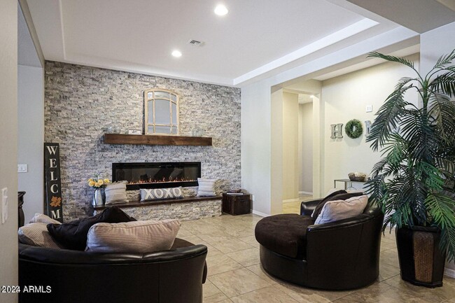 Building Photo - 9422 W Donald Dr