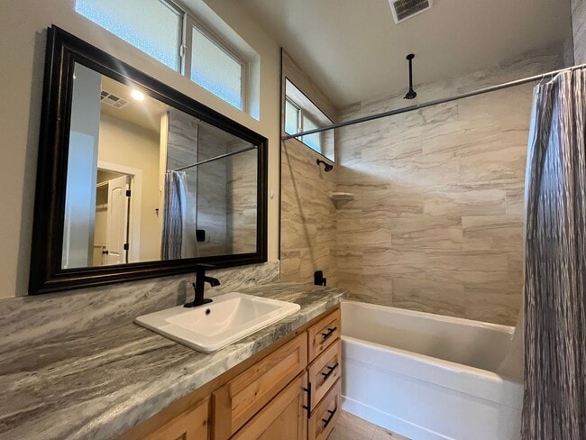 Building Photo - 4 Bed 3 Bath  Custom Built Home in Golden Hills Community in Tehachapi CA!