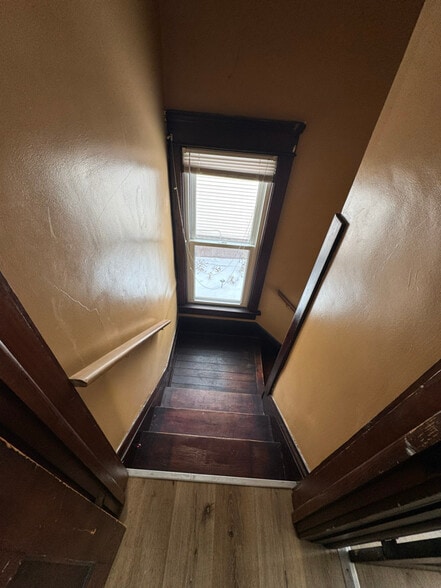 Building Photo - 2118 11th St SW