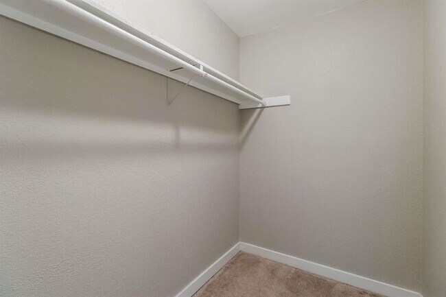 Building Photo - 7202 Twin Crest Dr