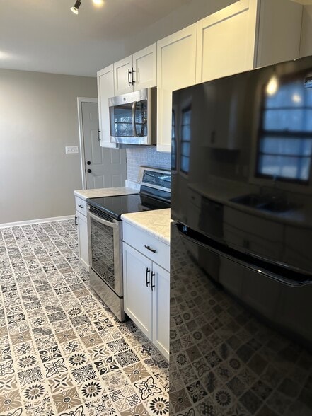 Building Photo - 102 Franklin St