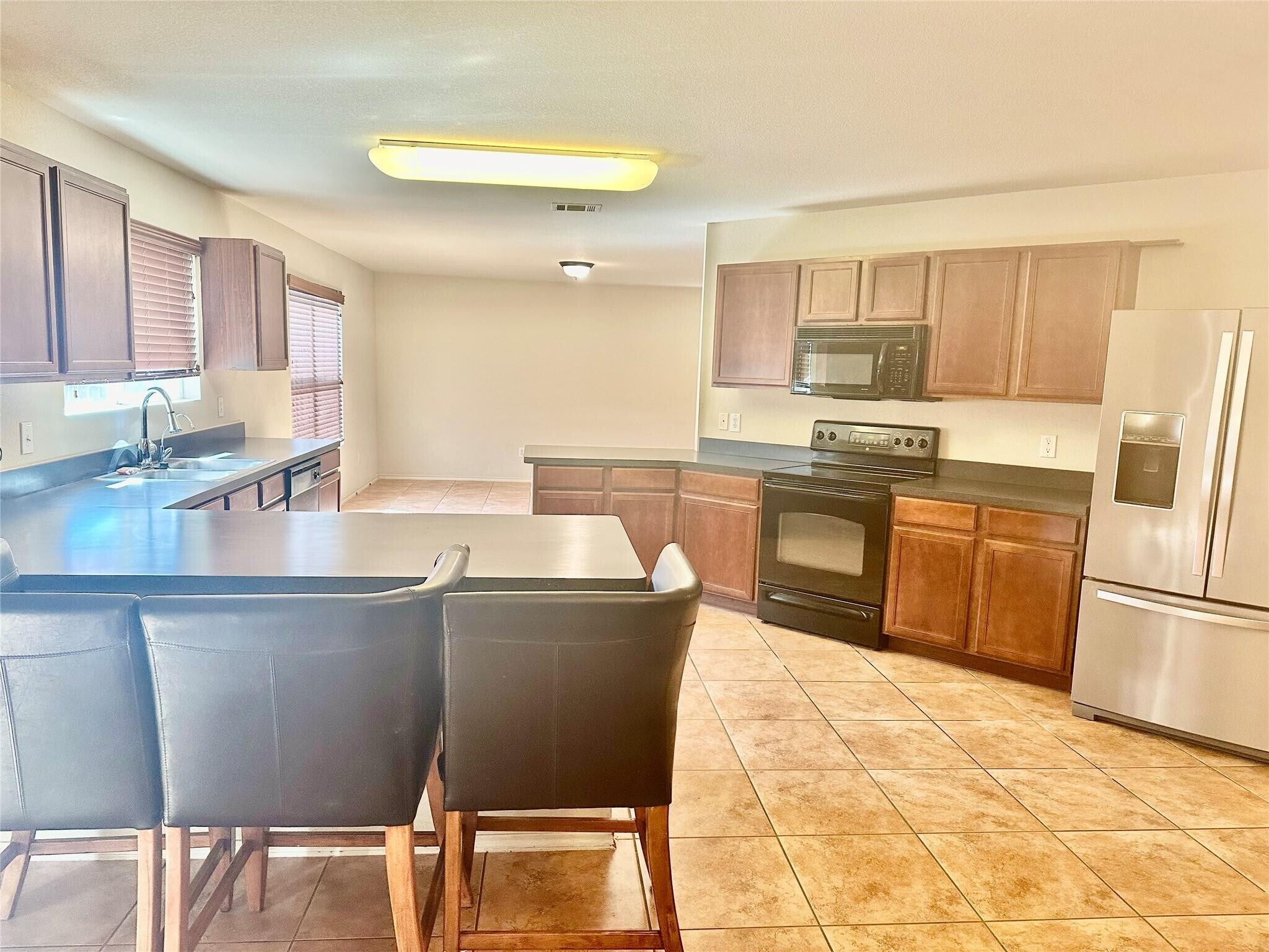 Building Photo - 4900 Meadow Trails Dr