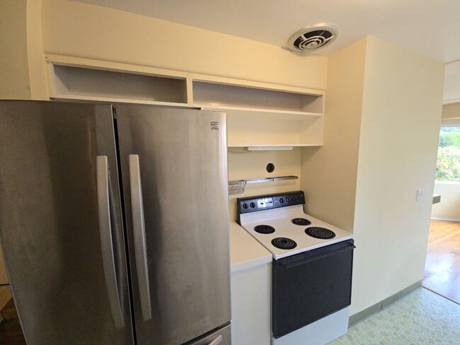 Building Photo - 3BD/2BA Eureka home is close to Sequoia Park, boasts infrared sauna!