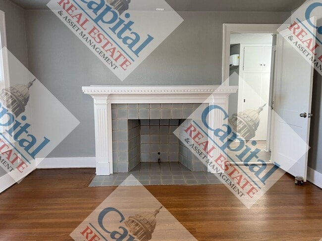 Building Photo - Cozy 2 Bedroom