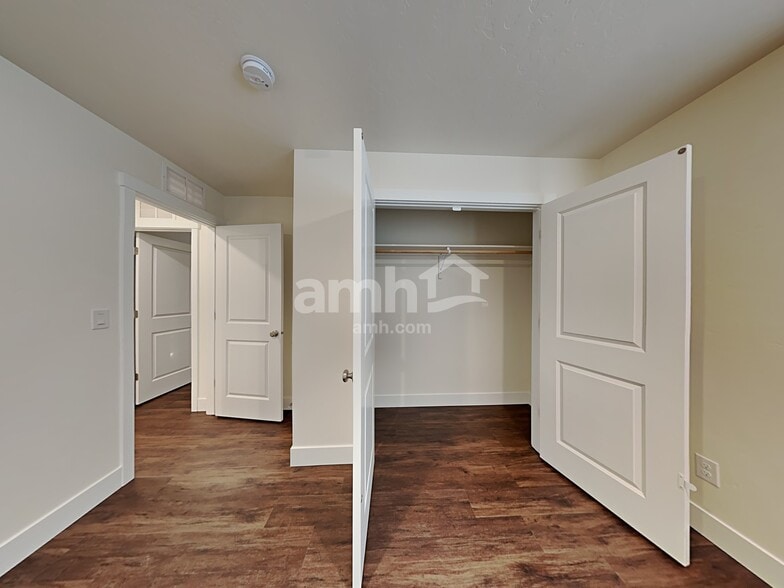Building Photo - 1461 W Afton St