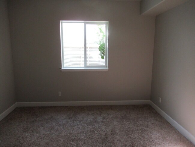 Building Photo - 8007 Briarthorn Ln