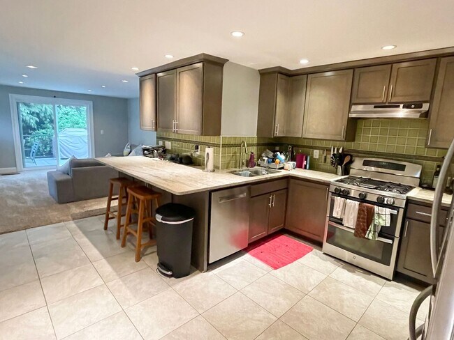 Building Photo - Elegant Three Bedroom Ravenna Home