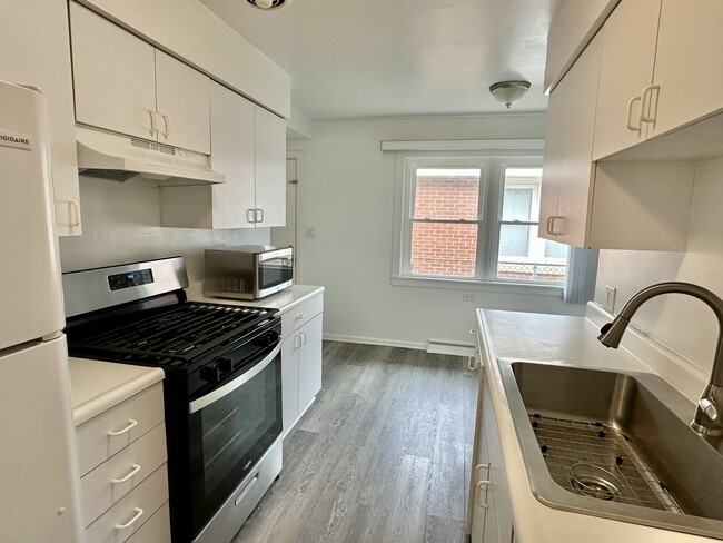 Building Photo - 5452 Brummel St