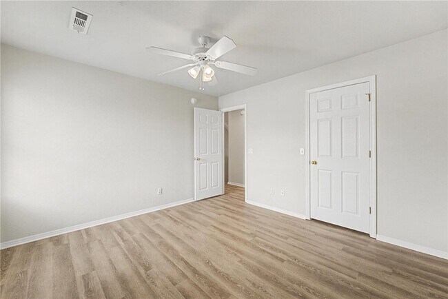 Building Photo - 3102 SW Deerfield Blvd