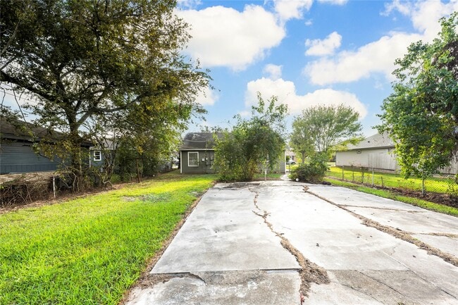 Building Photo - 1714 N Avenue H