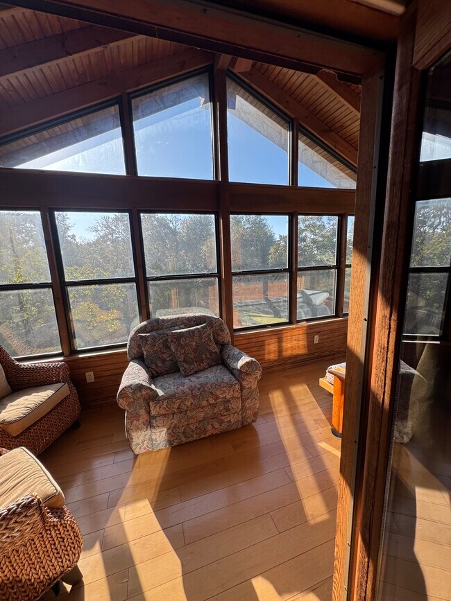 Building Photo - 312 Grande St