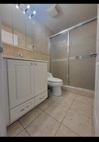 Building Photo - 1800 W 54th St