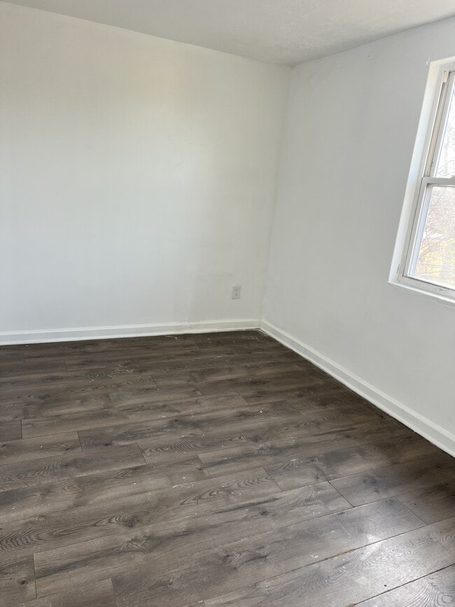 Building Photo - 51 Madison Dr