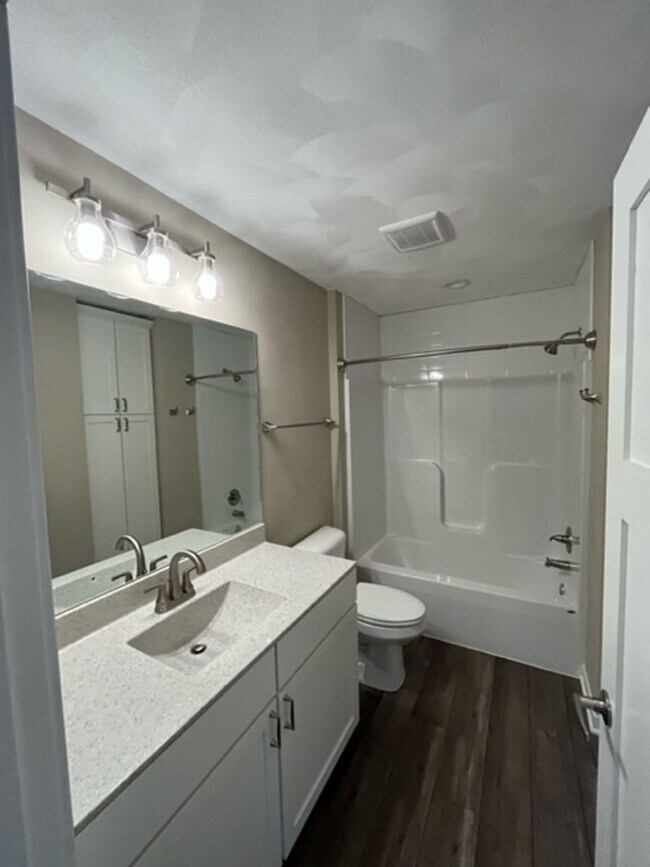 Building Photo - 485