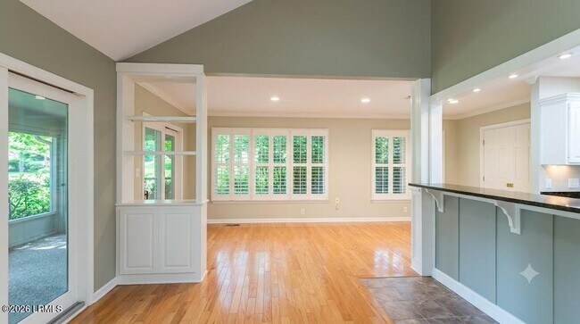 Building Photo - 1305 Rowland Dr