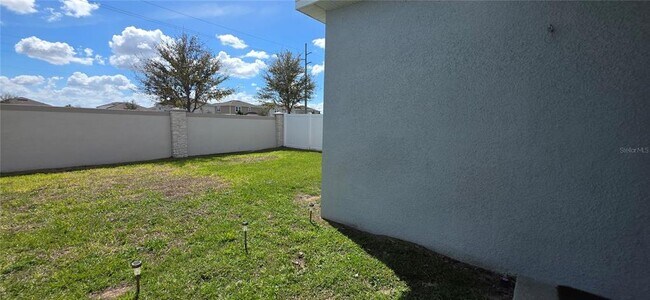 Building Photo - 299 Bottle Brush Dr