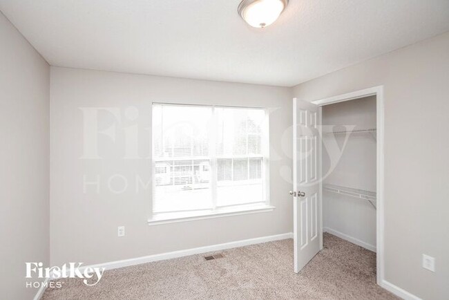 Building Photo - 309 Blue Springs Way