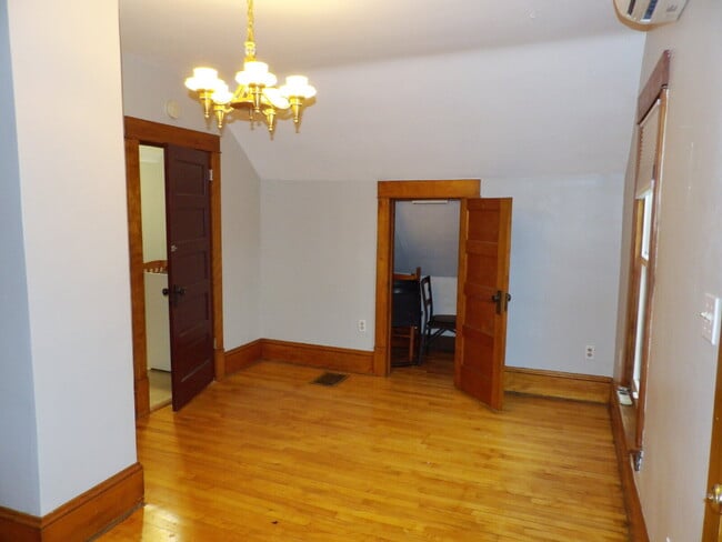 Building Photo - Pet-Friendly South Mpls 1BR | Fenced Yard | Available Immediately!