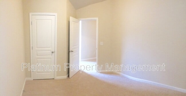 Building Photo - 2635 Runnymede Ct