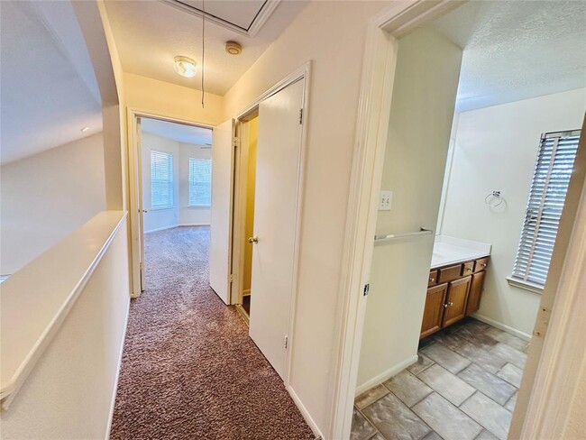 Building Photo - 1600 Primrose Trail